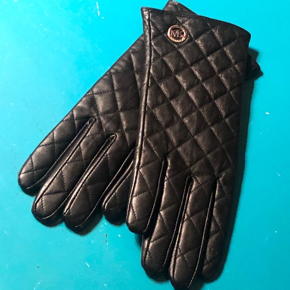 Michael Kors Quilted Leather Gloves Size P (S)